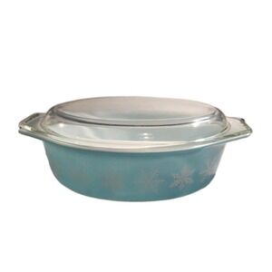 Pyrex 2 1/2 qt  Turquoise White  Snowflake Casserole Dish with Lid Oval 045